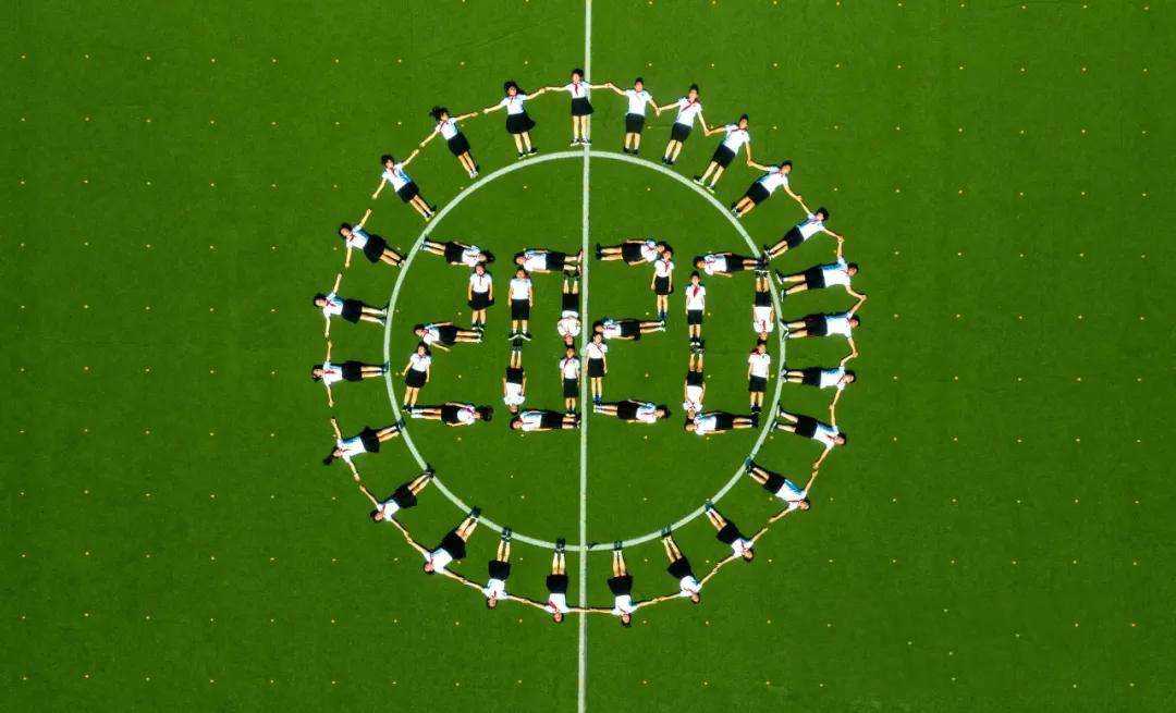 小學(xué)畢業(yè)紀(jì)念冊應(yīng)該怎么制作？